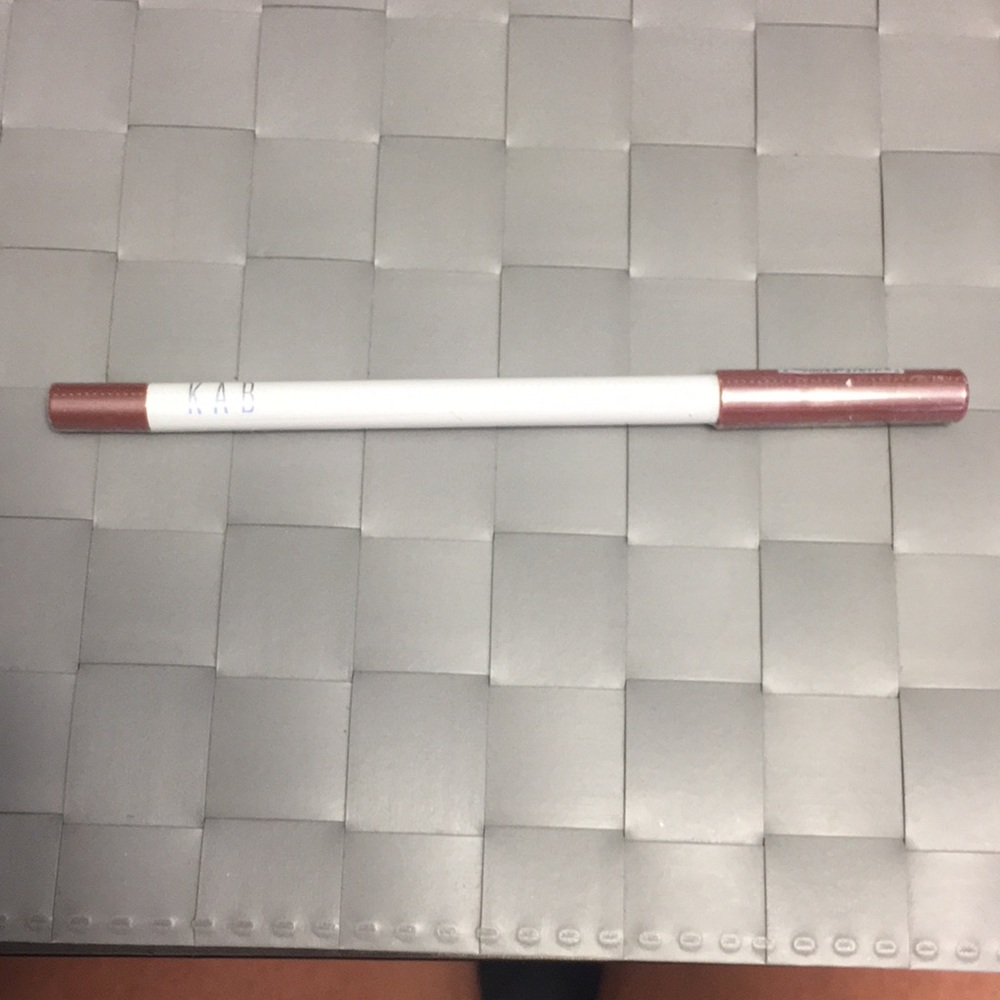 KAB lip liner in virtue